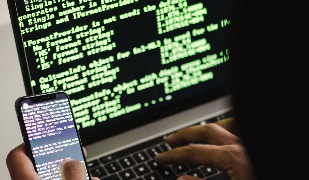 Open Source vs Proprietary Software Explained